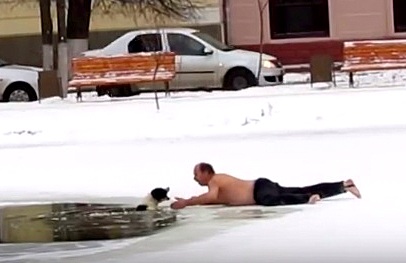 11 28 16 Russian Man Saves Biting Dog from Drowning in Icy Pond2